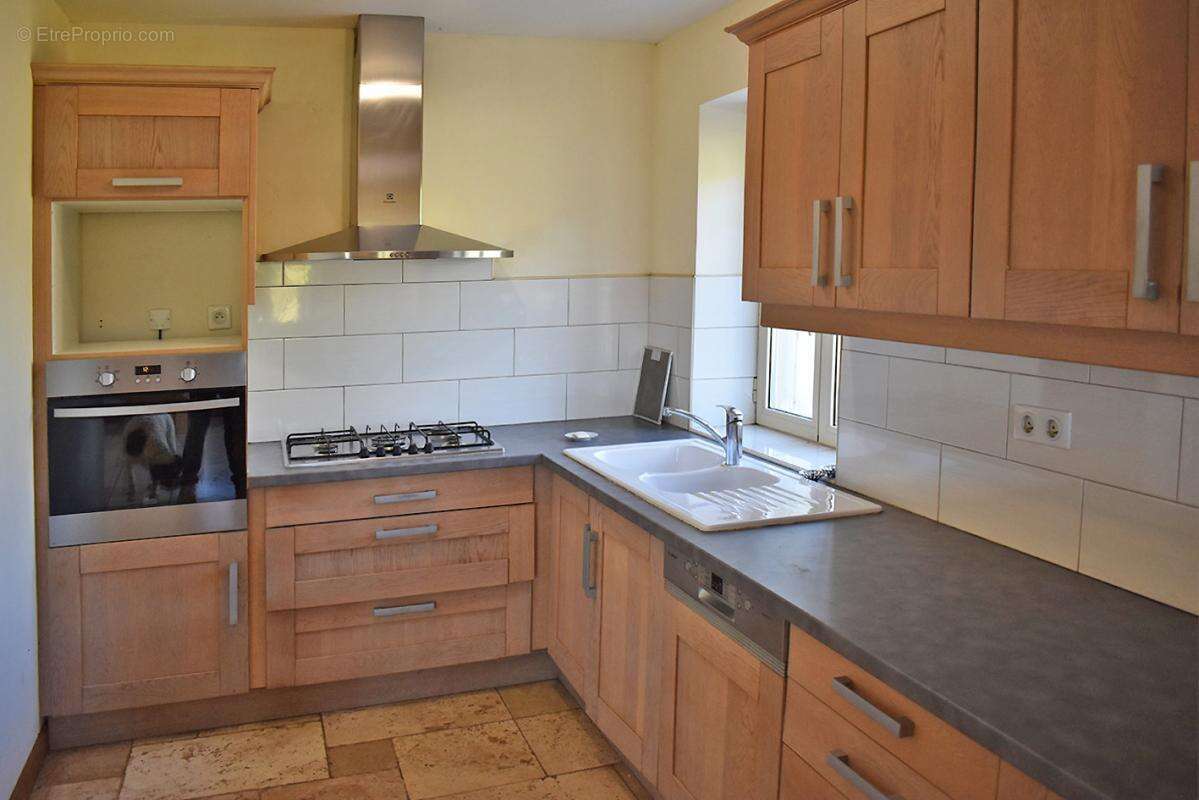 Maison à SAINT-GENIES