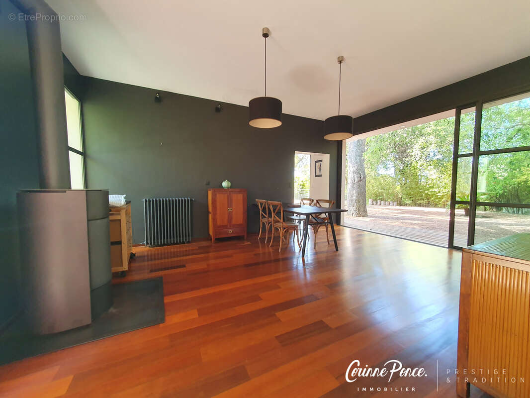 Superbe Villa contemporaine avec piscine proposée par Corinne Ponce Immobilier - photo 12