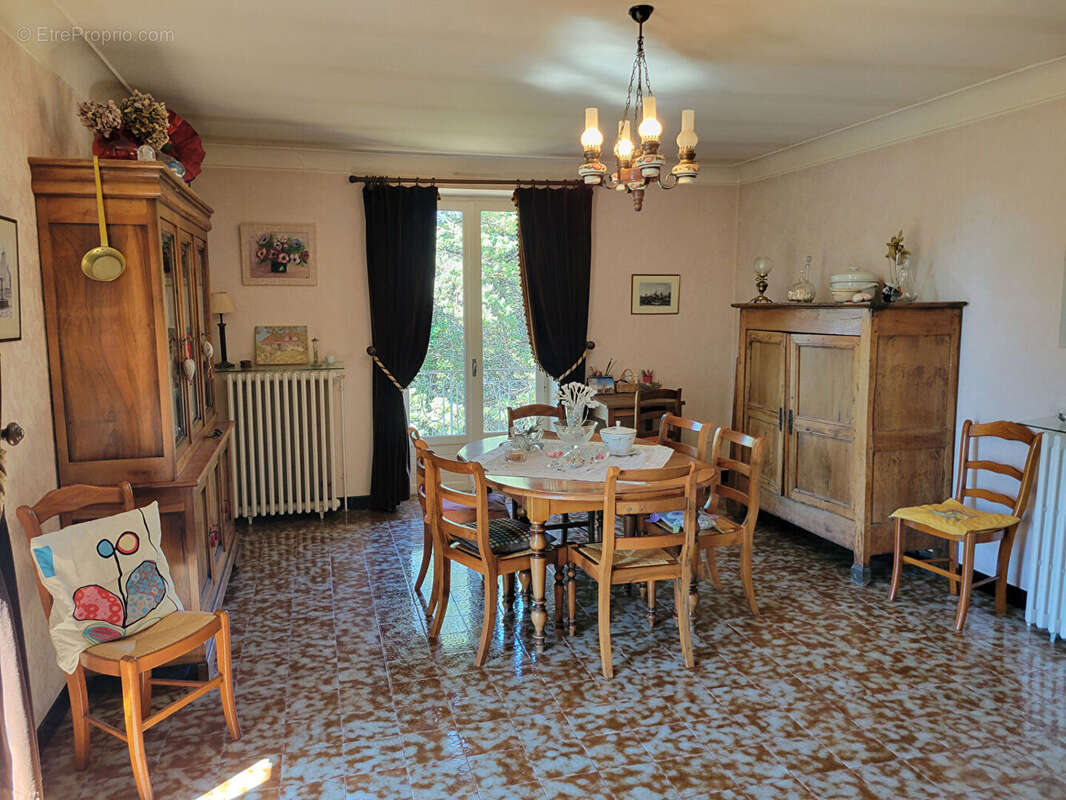Grande maison familialle  avec dépendances et 2ha du terrain. - photo 9