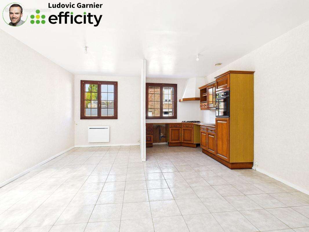 Maison à FOUGEROLLES-DU-PLESSIS