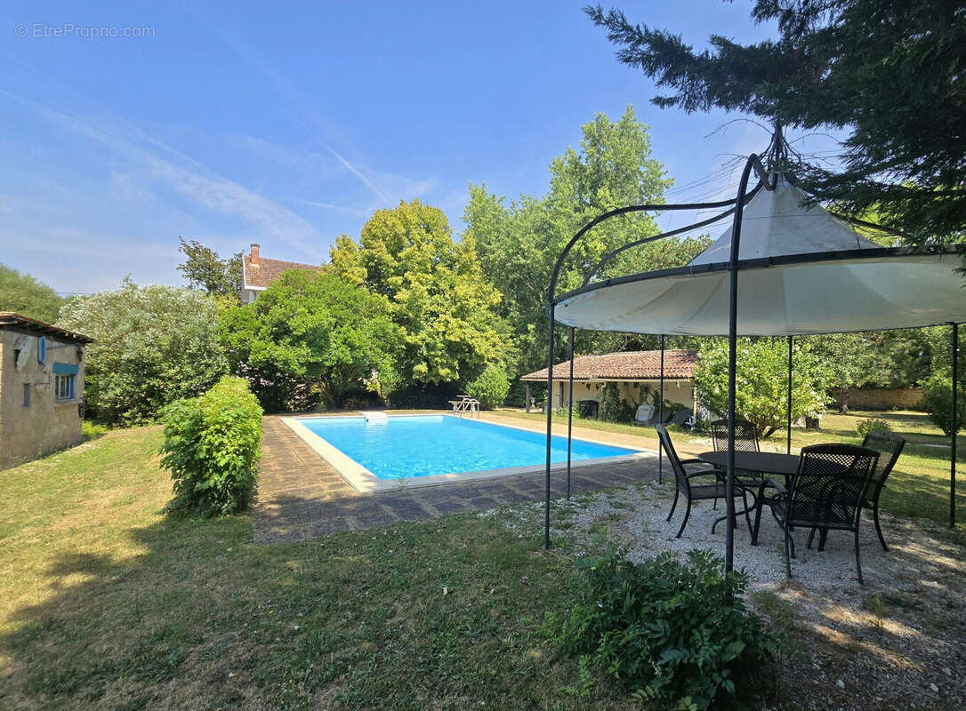 Maison 207 m² à Saint-Leon-Sur-L'isle  - photo 3