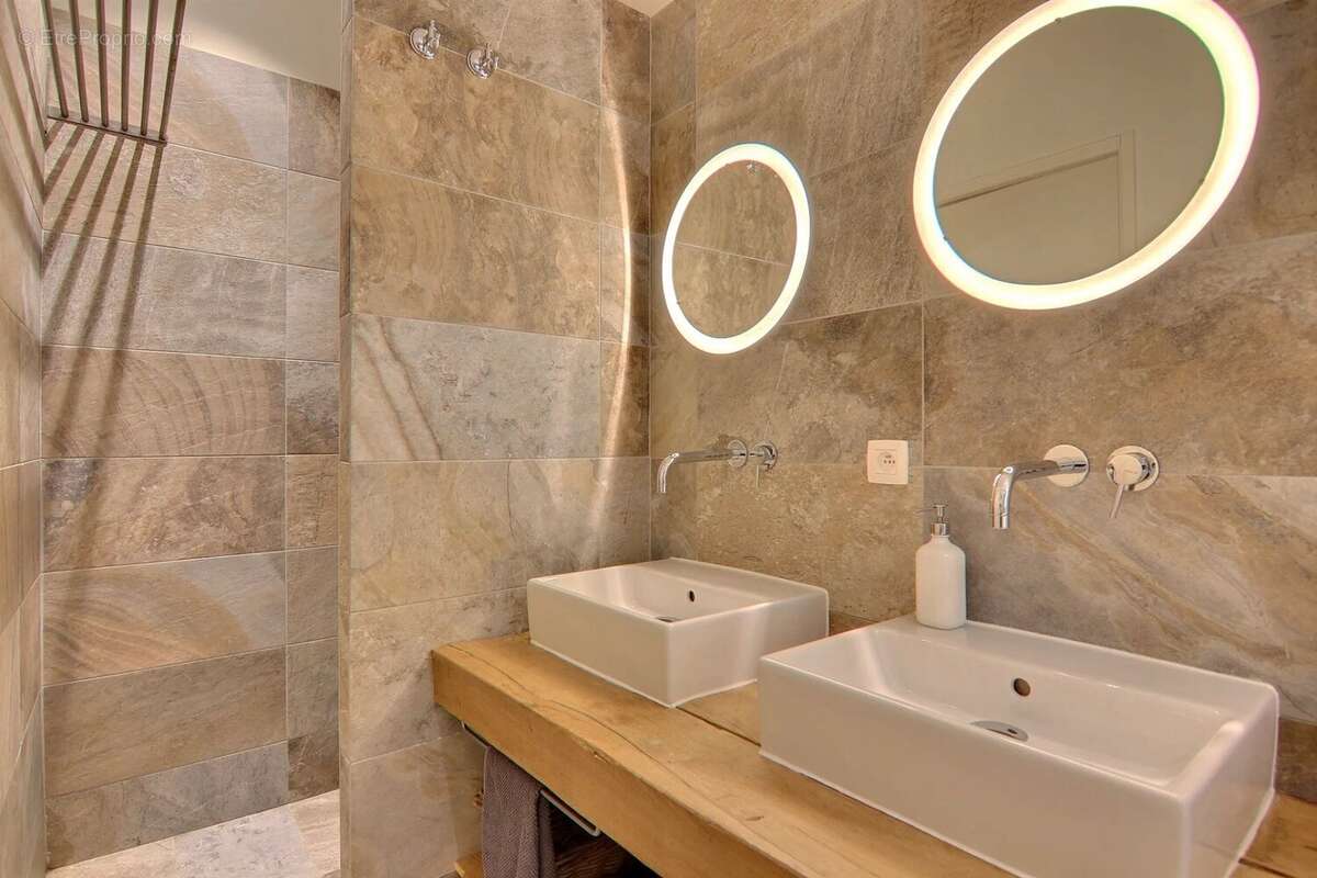 L'histoire continue. Bienvenue dans l'un des lofts les plus extraordinaires de Cannes à deux pas de la Croisette - photo 9