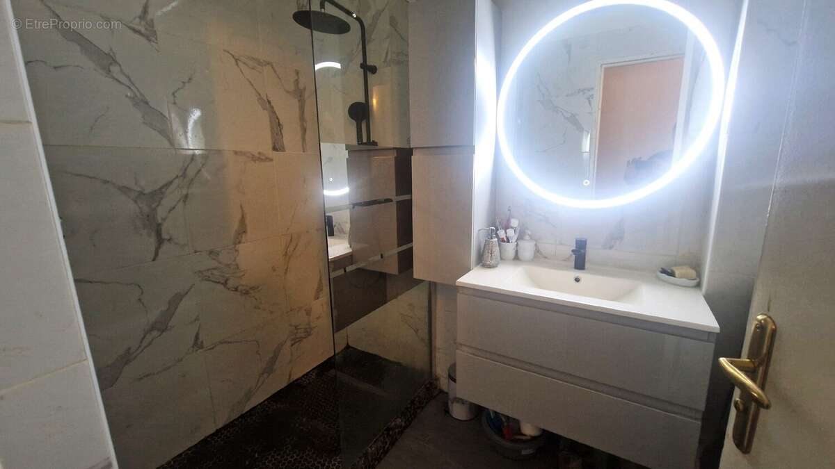 Appartement à MARSEILLE-2E