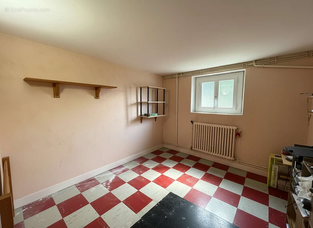 Angoulême - Maison années 60  - 130m² environ avec 5 chambres - photo 11