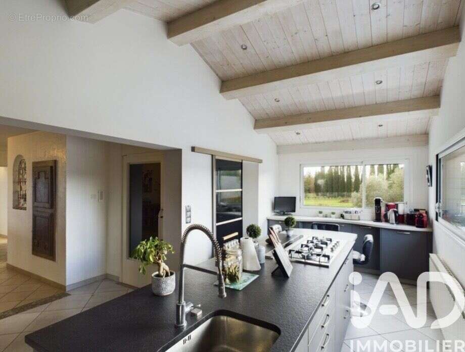 Maison 375 m² à Saint-Augustin  - photo 8