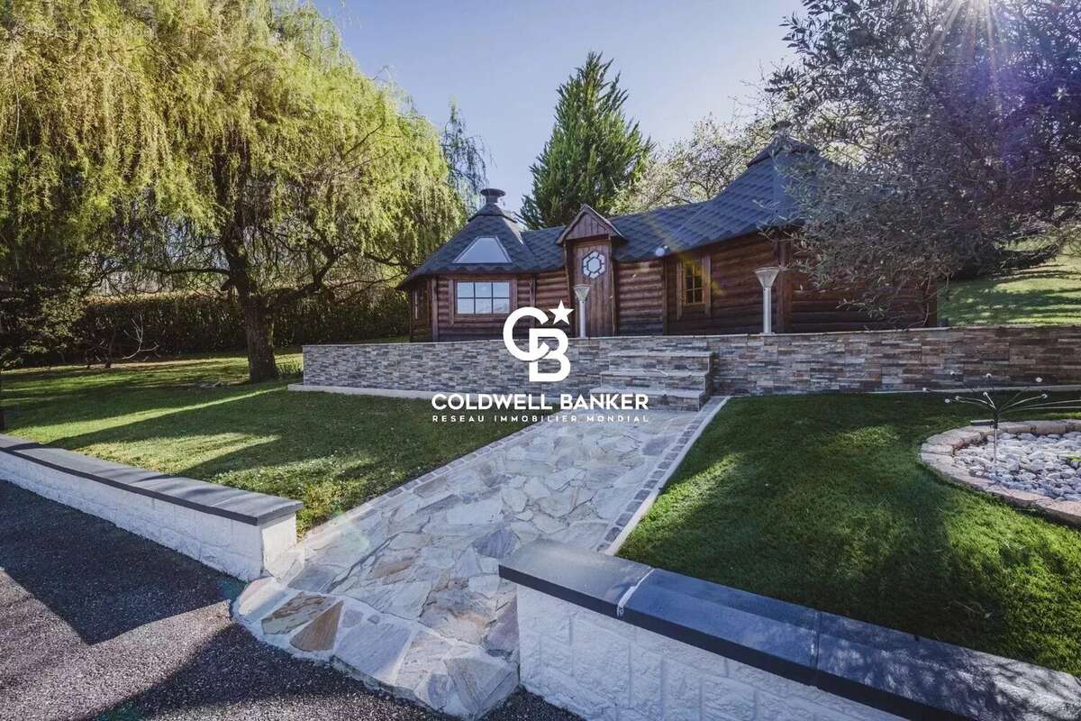 Maison à MONTAGNOLE