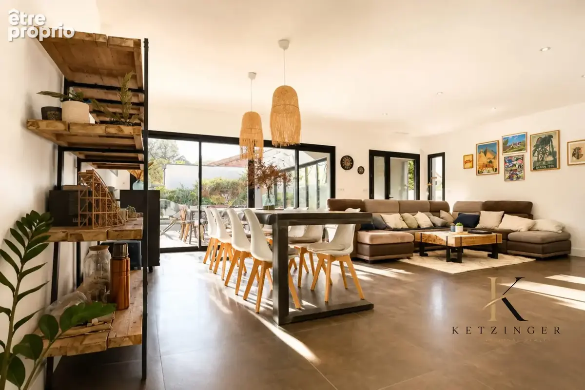 Salon moderne lumineux et scandinave