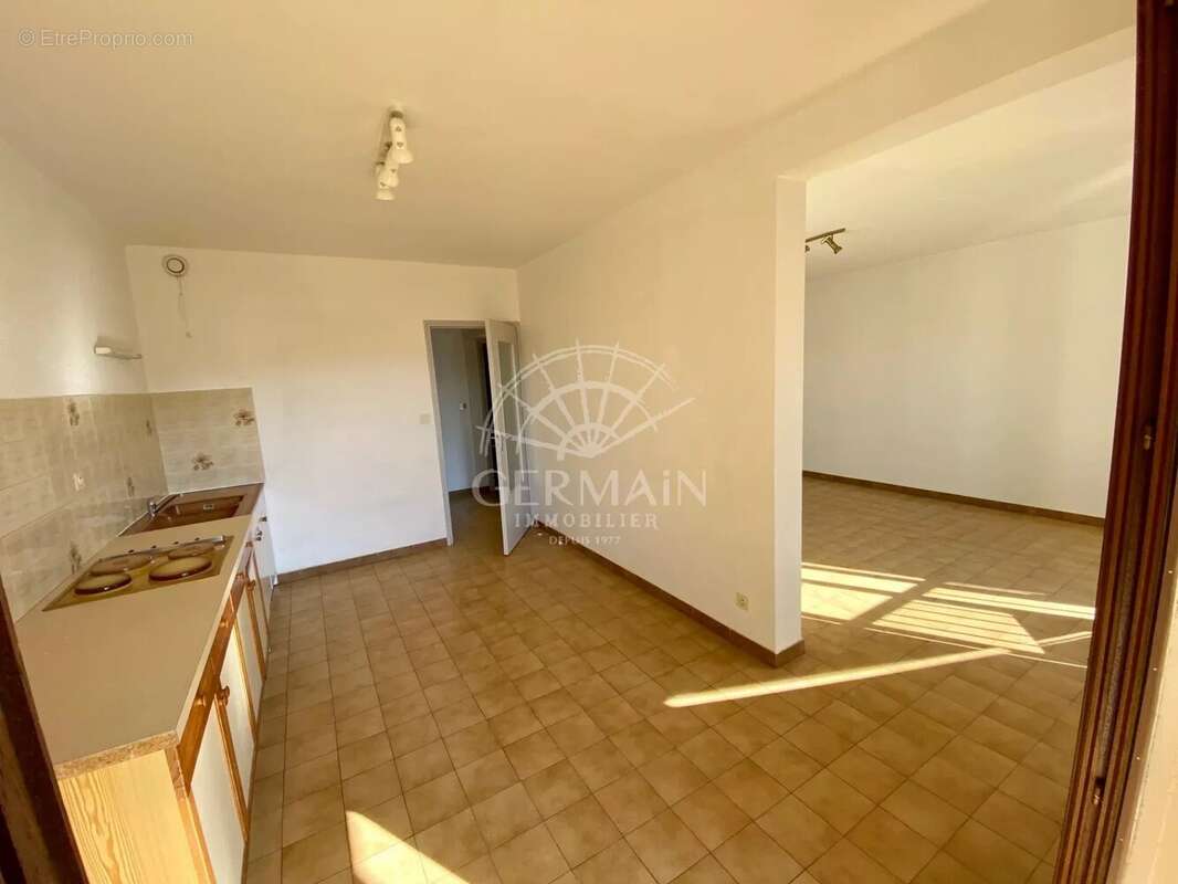 L'Isle sur la Sorgue, à vendte appartement de type 3 avec terrasse proche du centre vendu loué - photo 6