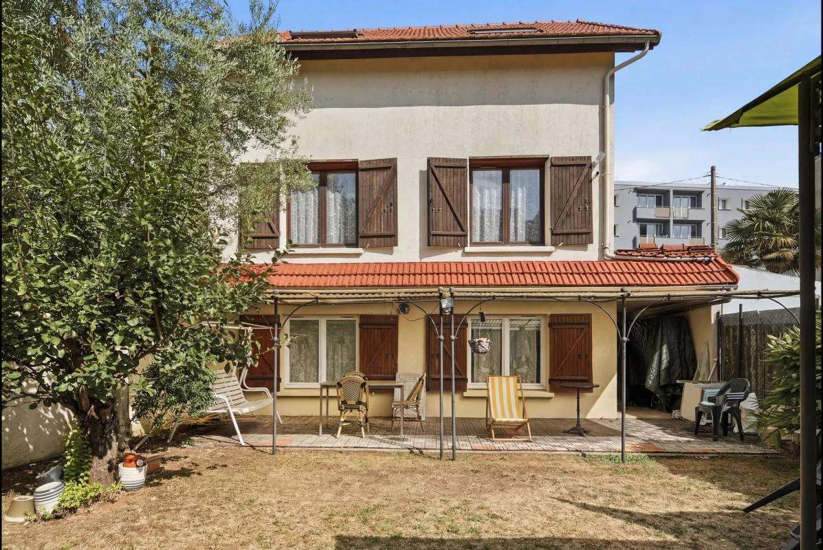 Maison de 7 pièces de 147 m² à Villejuif - photo 2