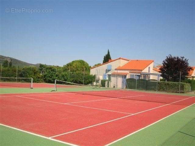 Maison à VIC-LA-GARDIOLE