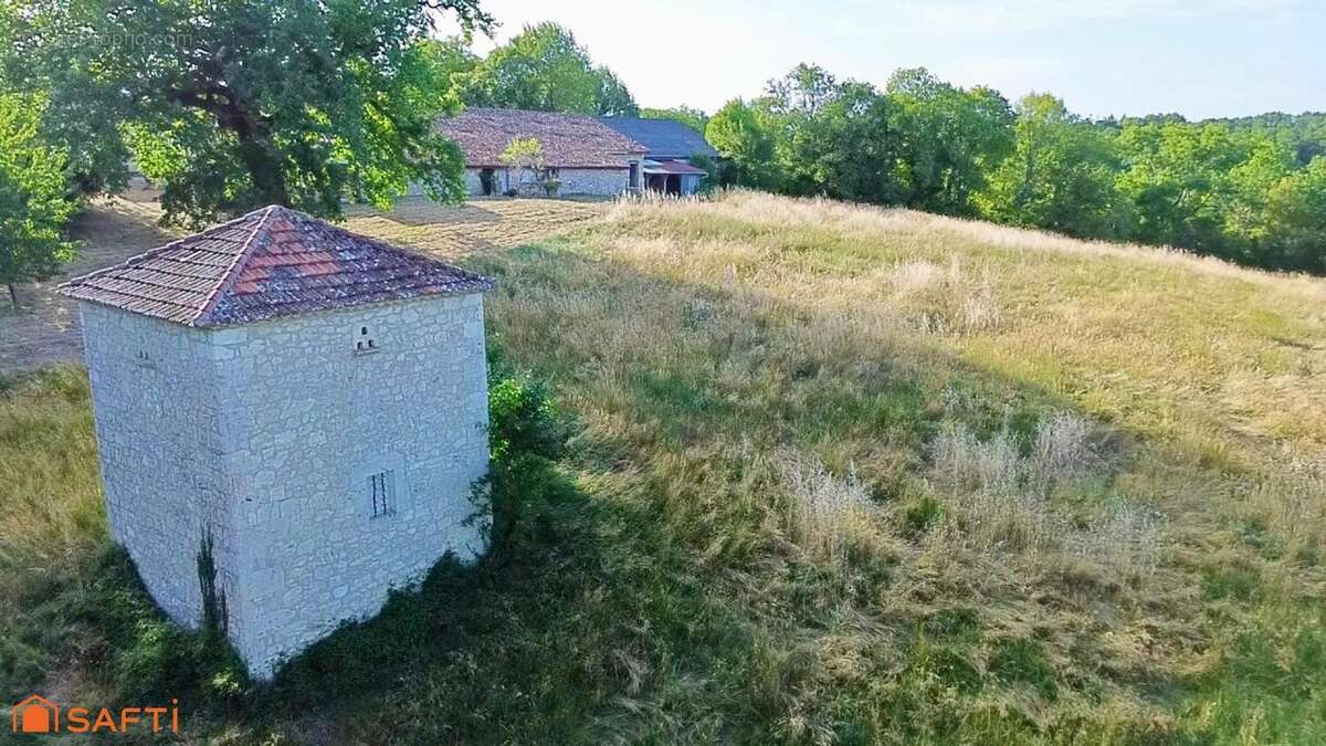 Maison 200 m² à Sainte-Colombe-De-Villeneuve  - photo 4