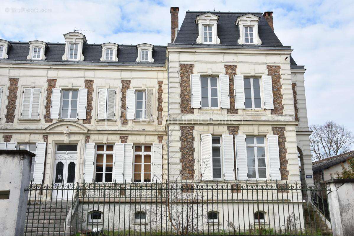 Commerce à CORBEIL-ESSONNES