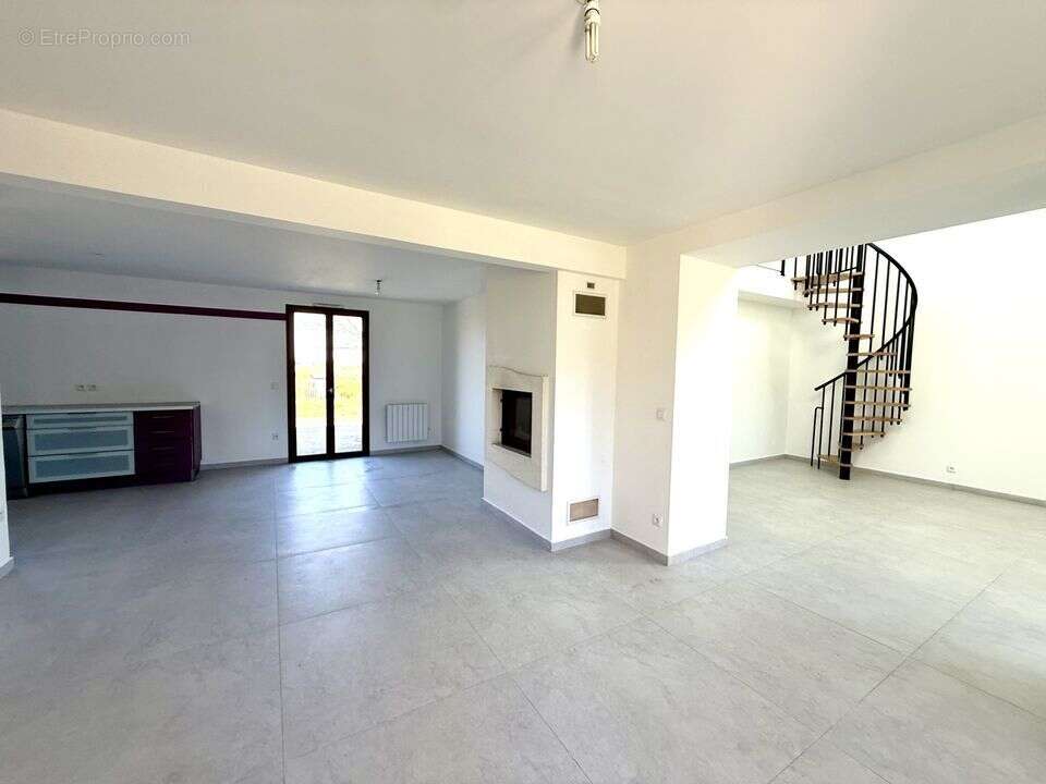 Maison à CHATENAY-SUR-SEINE