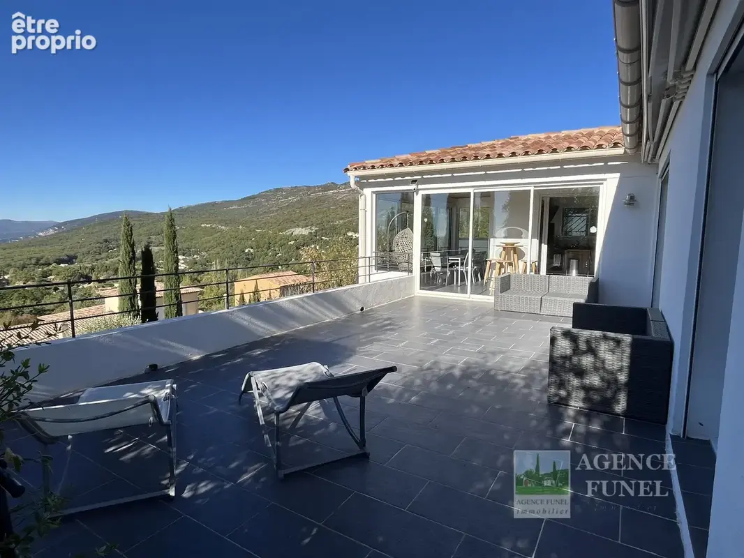 Splendide Villa Contemporaine 5 Chambres - Terrain 1699 m2 avec Piscine - Vue Panoramique - Espace bien-être - photo 13