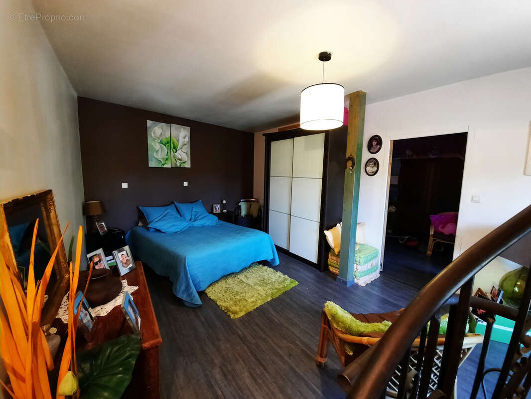 Maison à LA ROCHE-CHALAIS