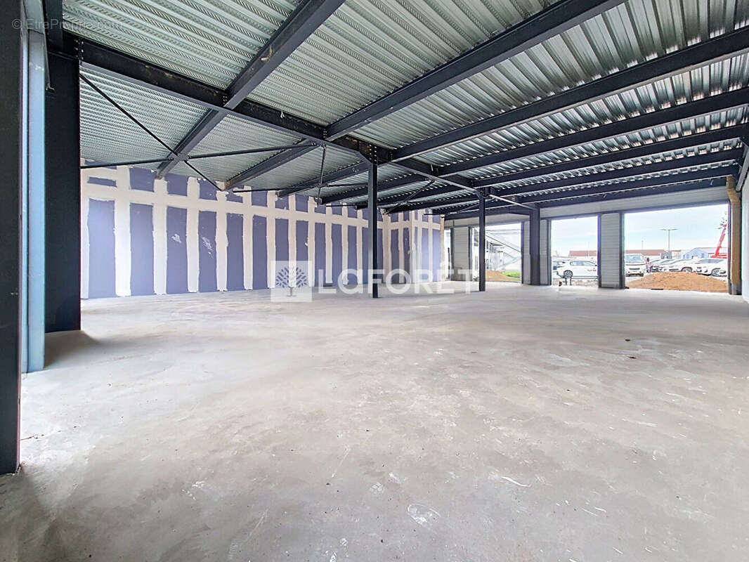 Commerce à LES PONTS-DE-CE