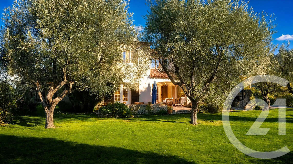 Maison 257 m² à Mouans-Sartoux  - photo 2
