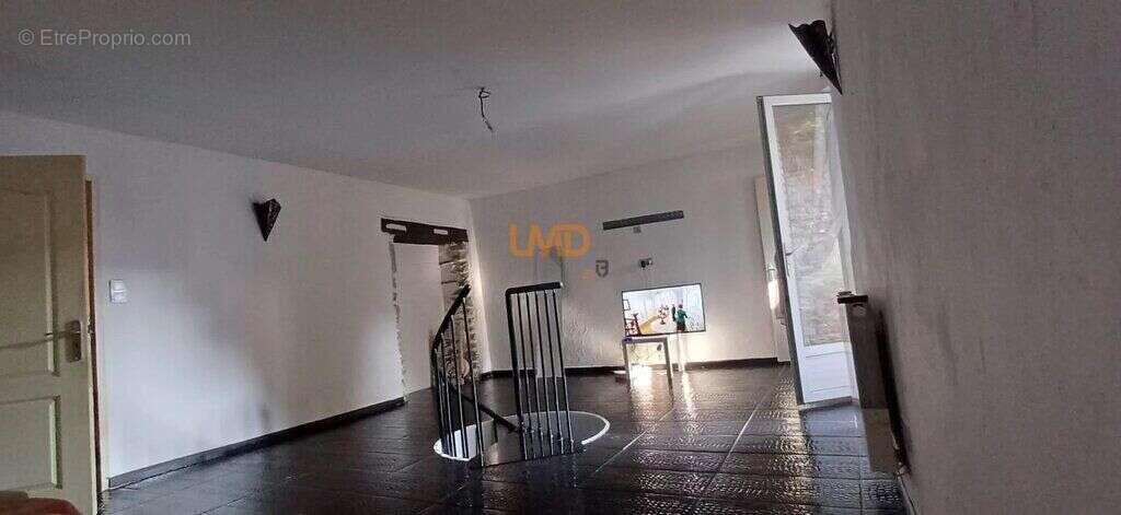 Maison à LIVINHAC-LE-HAUT