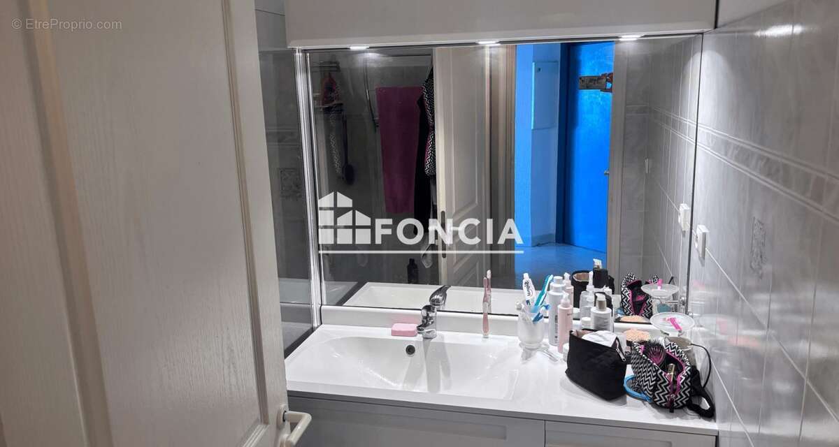 Appartement centre ville - face au port avec garage ferme en sous sol - photo 9