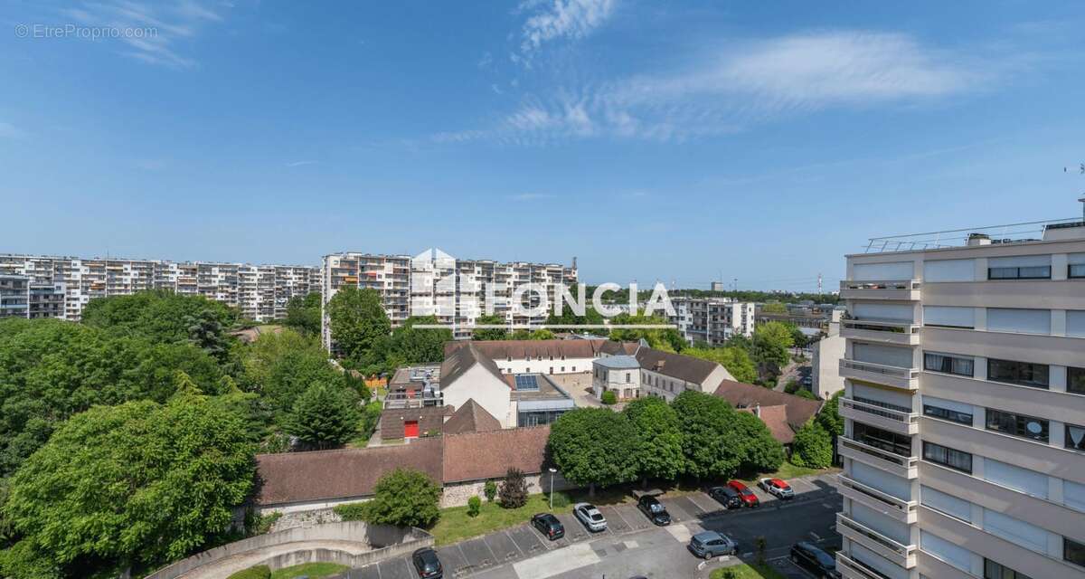 Appartement à FRESNES