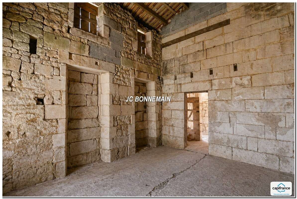 A vendre sur 1,14 Ha - Maison 1 à Réhabiliter 200 m² / Maison 2 Habitable Immédiat CHERMIGNAC (17) - photo 20