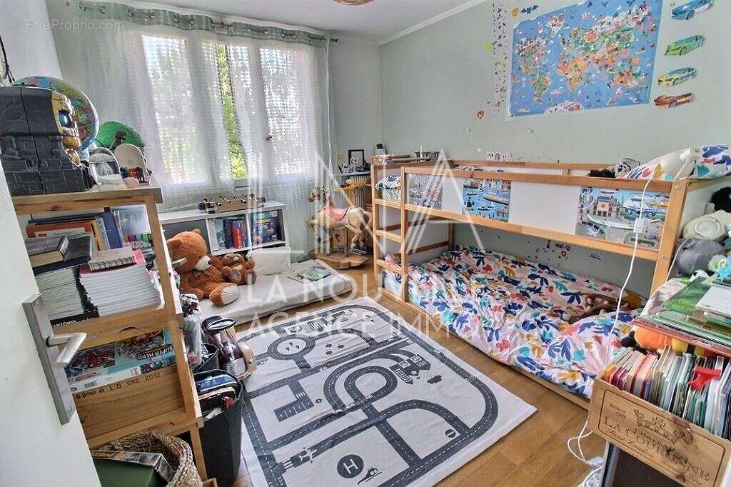 Appartement à LES LILAS