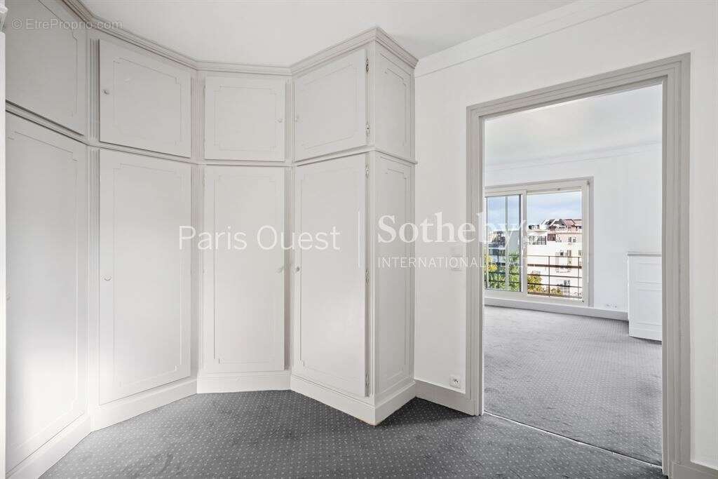 Appartement à NEUILLY-SUR-SEINE
