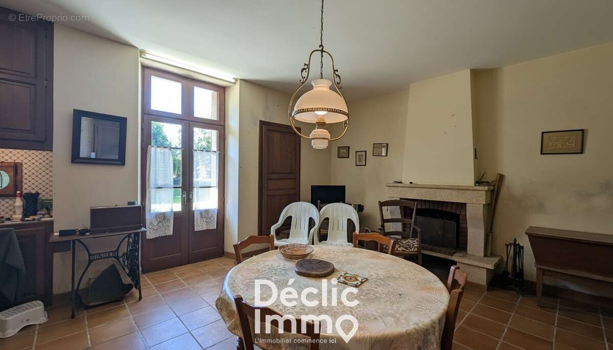 Maison de village à 6 km de Ruffec  3 chambres, jardin, dépendances - photo 4