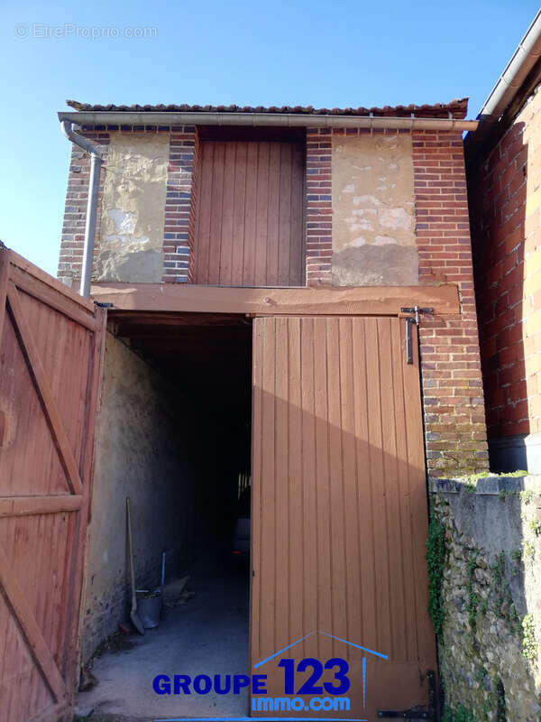 Maison à AILLANT-SUR-THOLON