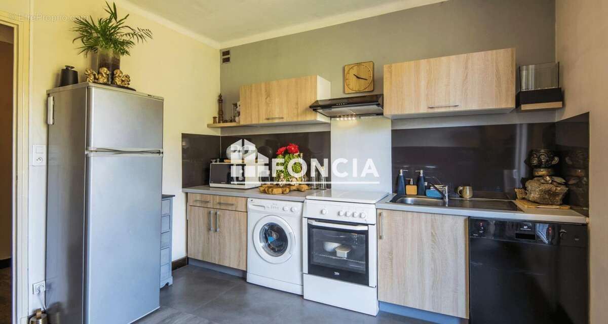 Rodez – T4 de 85 m² au dernier étage avec une vue exceptionnelle avec cave et garage - photo 6
