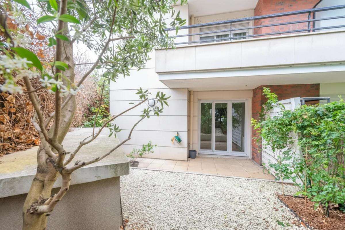 Suresnes - 49m² - appartement T2 - Terrasse / jardin - parking - cave - photo 9