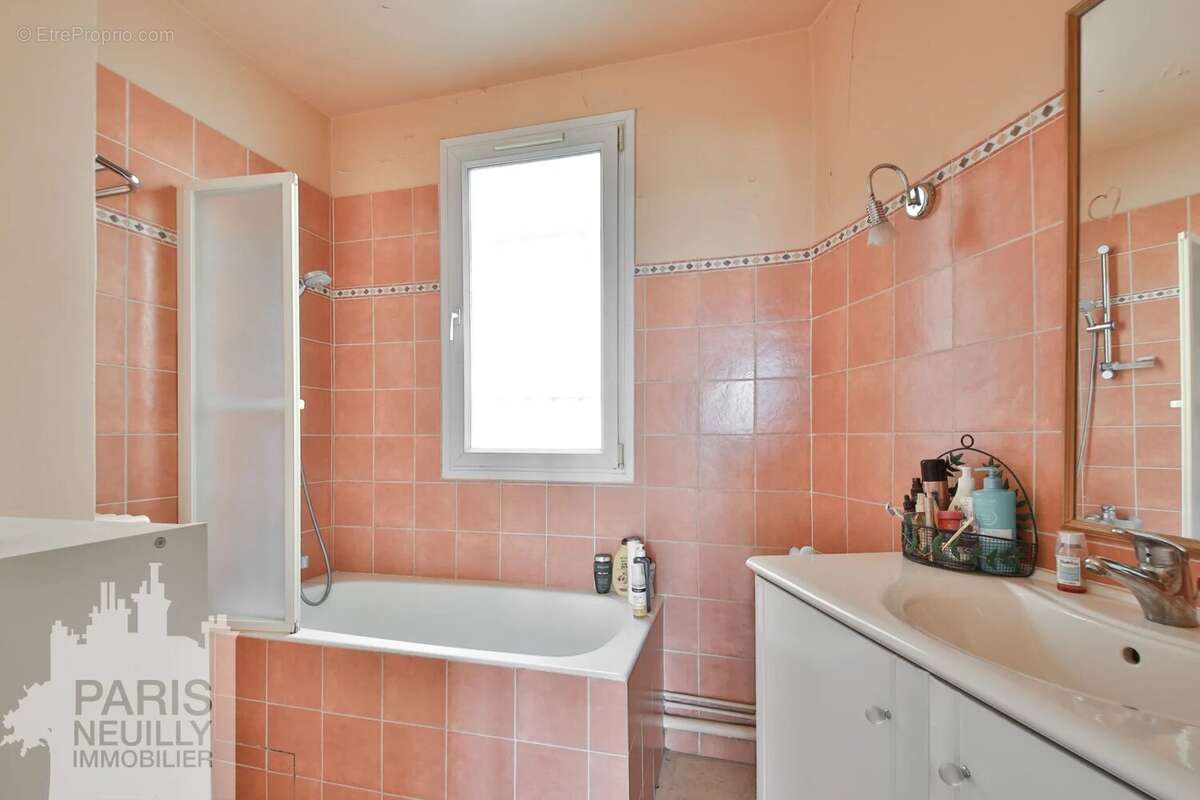 Appartement à NEUILLY-SUR-SEINE