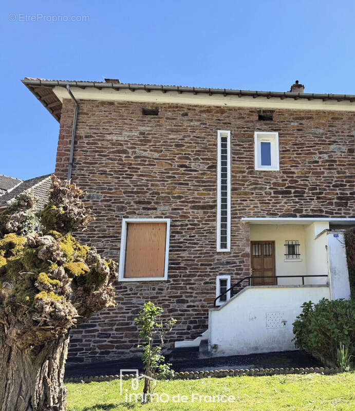 Maison à DECAZEVILLE