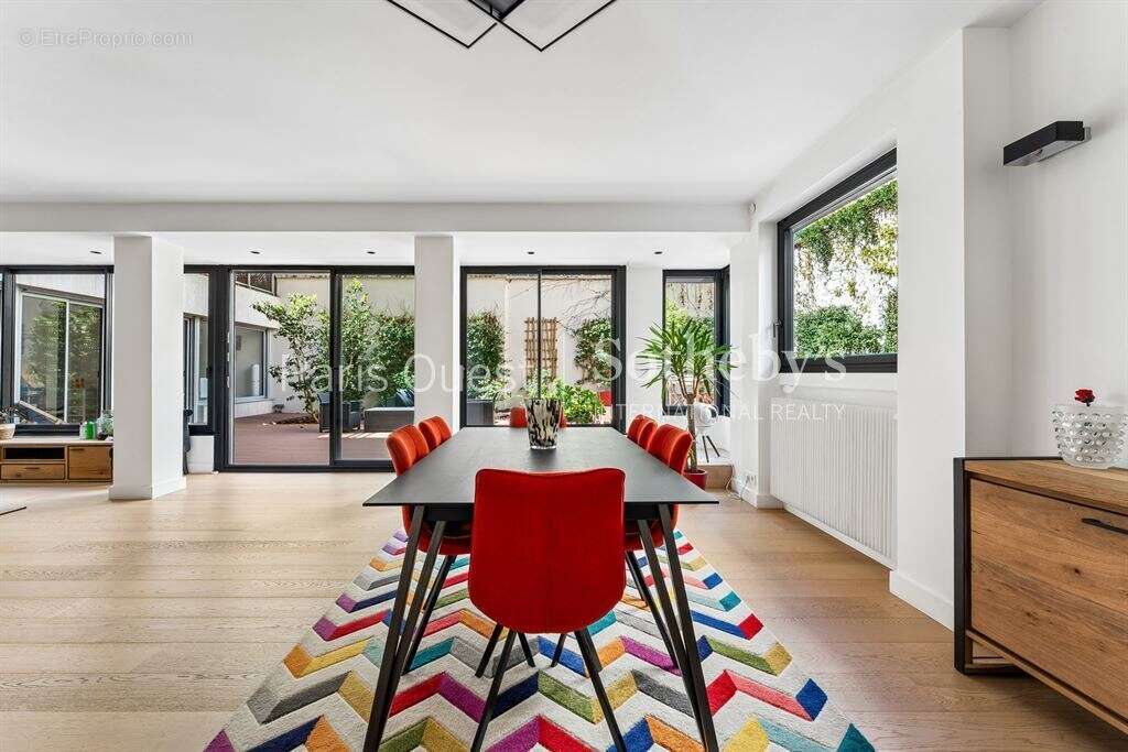 Appartement à NEUILLY-SUR-SEINE