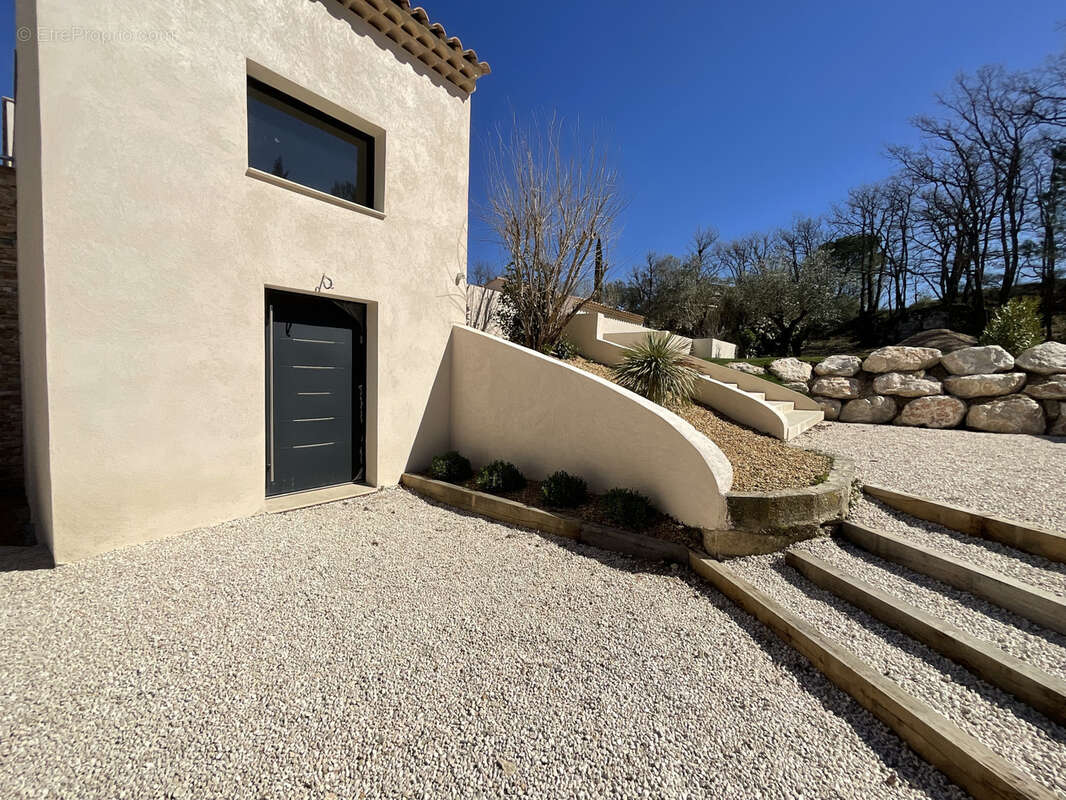 Maison à LE PUY-SAINTE-REPARADE