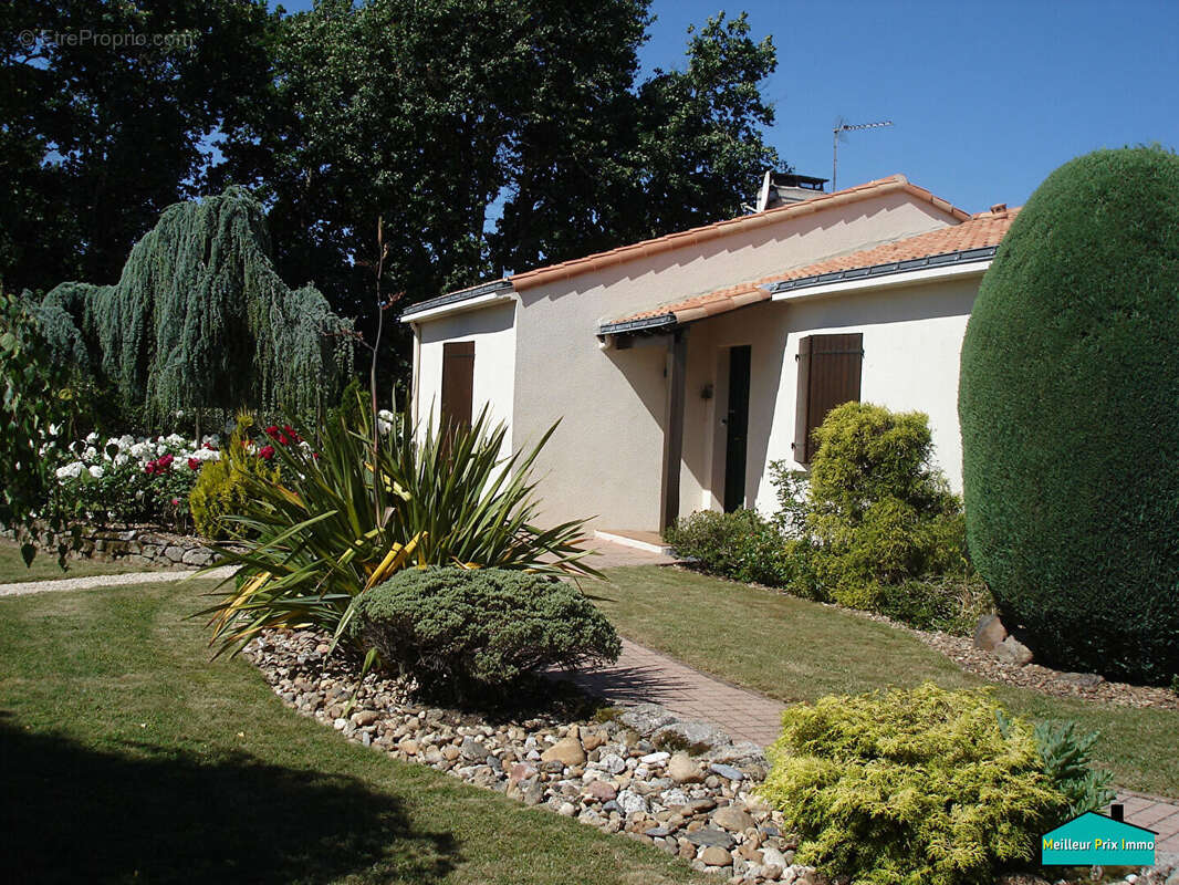 Maison à ROCHESERVIERE