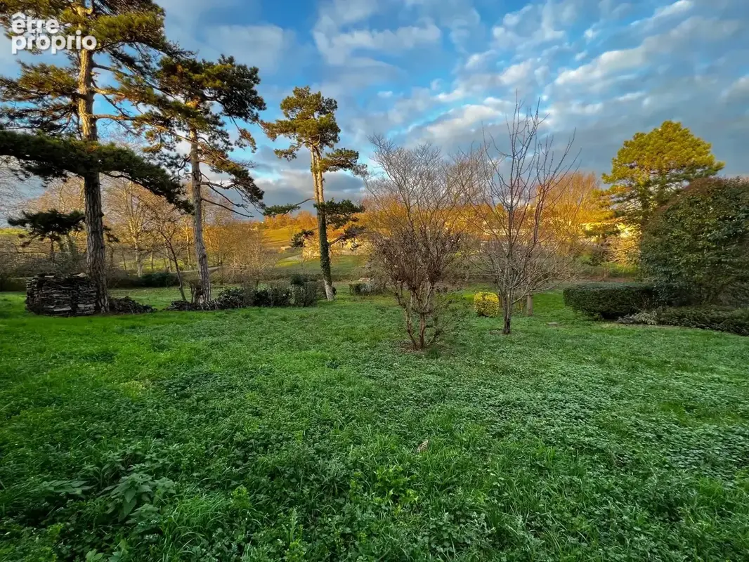 Terrain à VARENNES