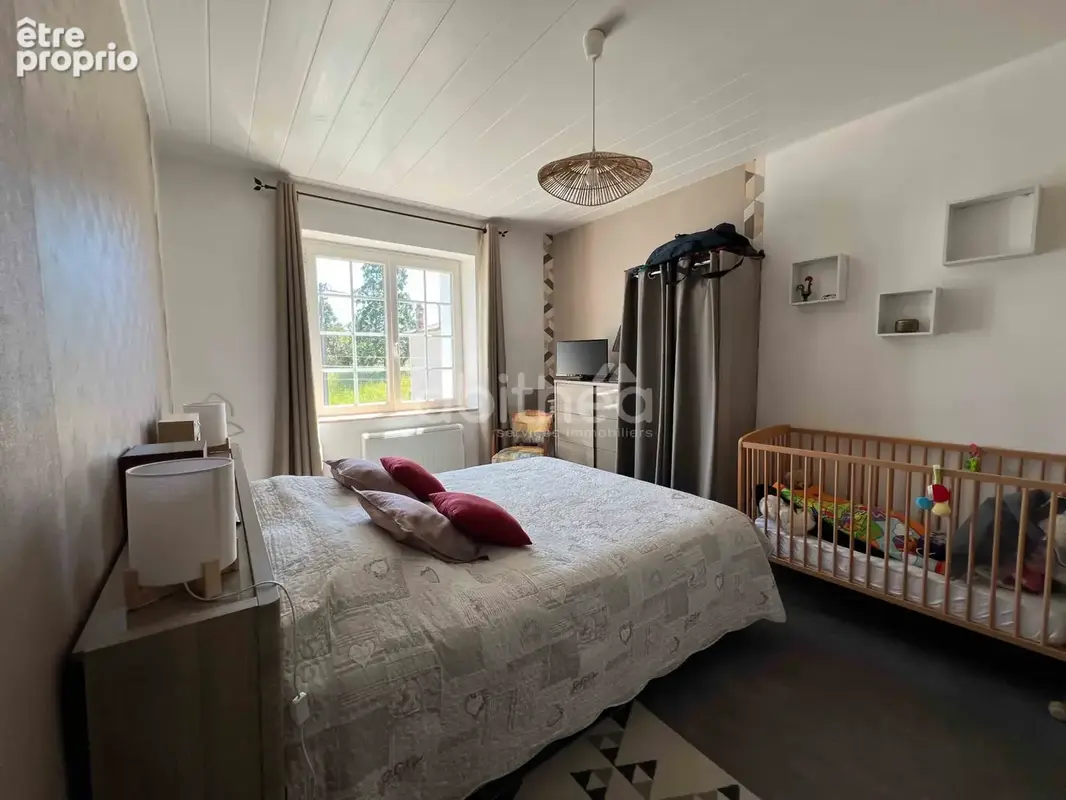 Maison rénovée avec terrain et dépendances. - photo 8