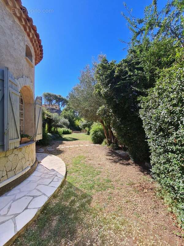 7 - Maison à ENSUES-LA-REDONNE