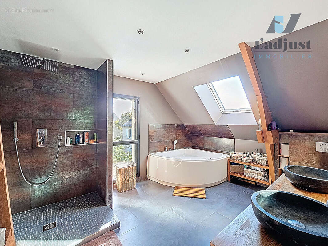 Maison à VULAINES-SUR-SEINE