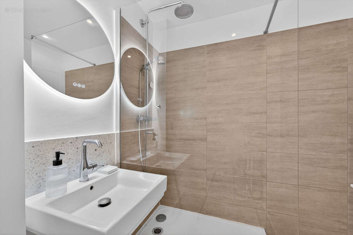 Appartement à PARIS-14E