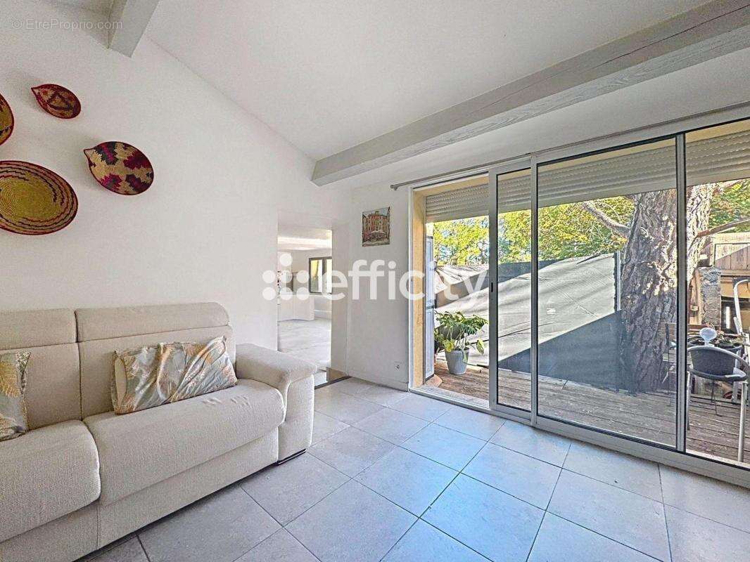 Maison 140 m² à Saint-Cannat  - photo 11
