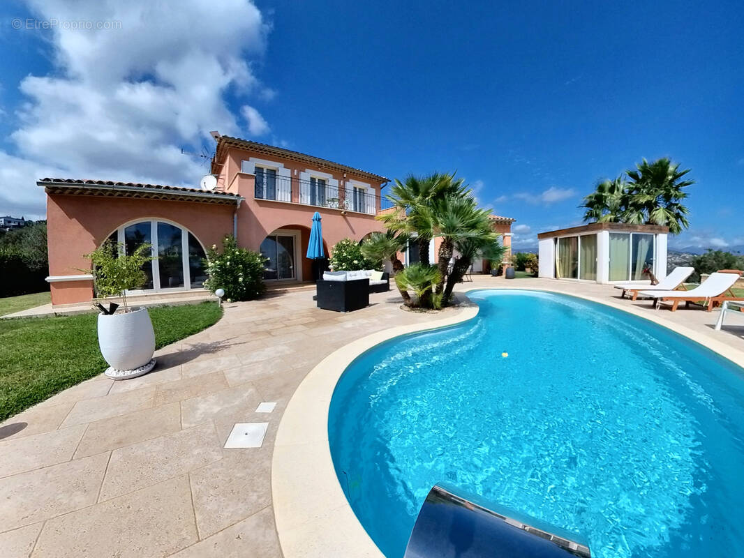 Maison à SAINT-LAURENT-DU-VAR