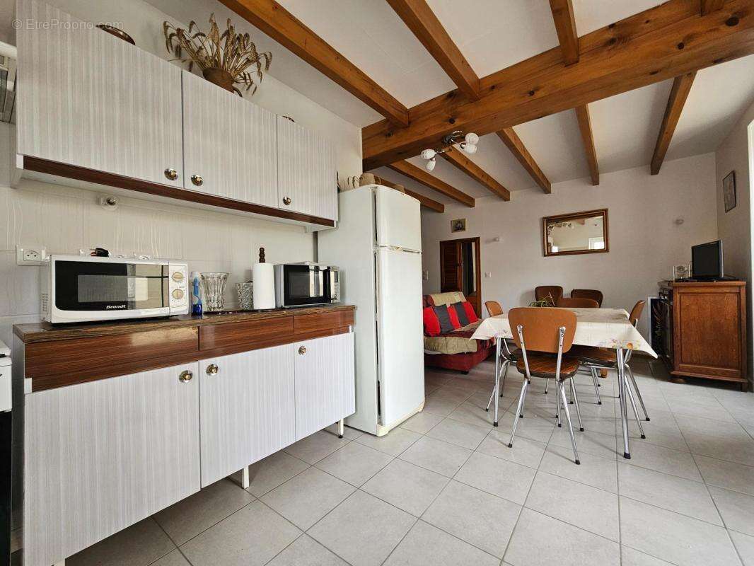 Maison à SAINT-JEAN-D'ANGELY
