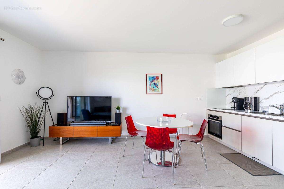 Appartement f2 avec vue mer et terrasse a vendre dans residence de luxe sur la cote d'azur - photo 6