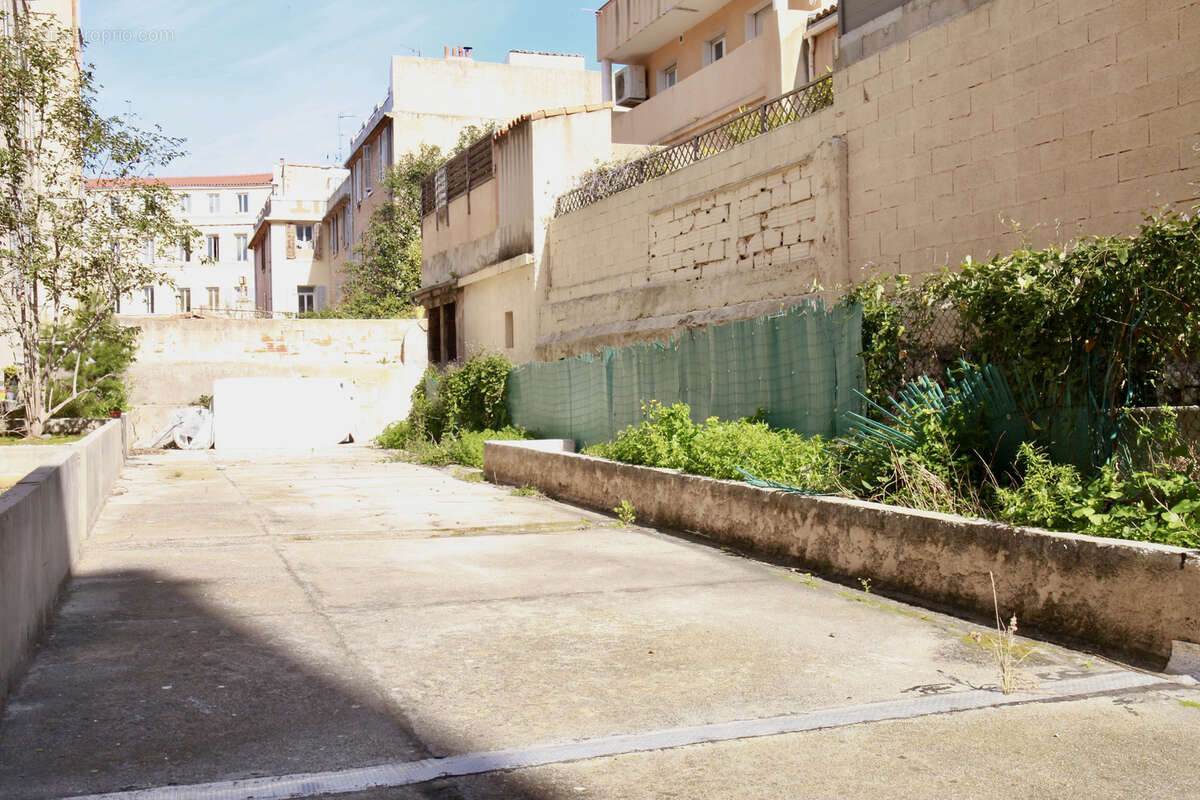 Commerce à MARSEILLE-7E