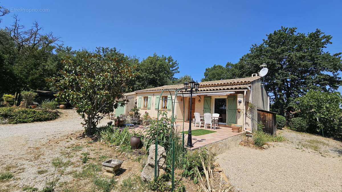 Maison à BAGNOLS-EN-FORET