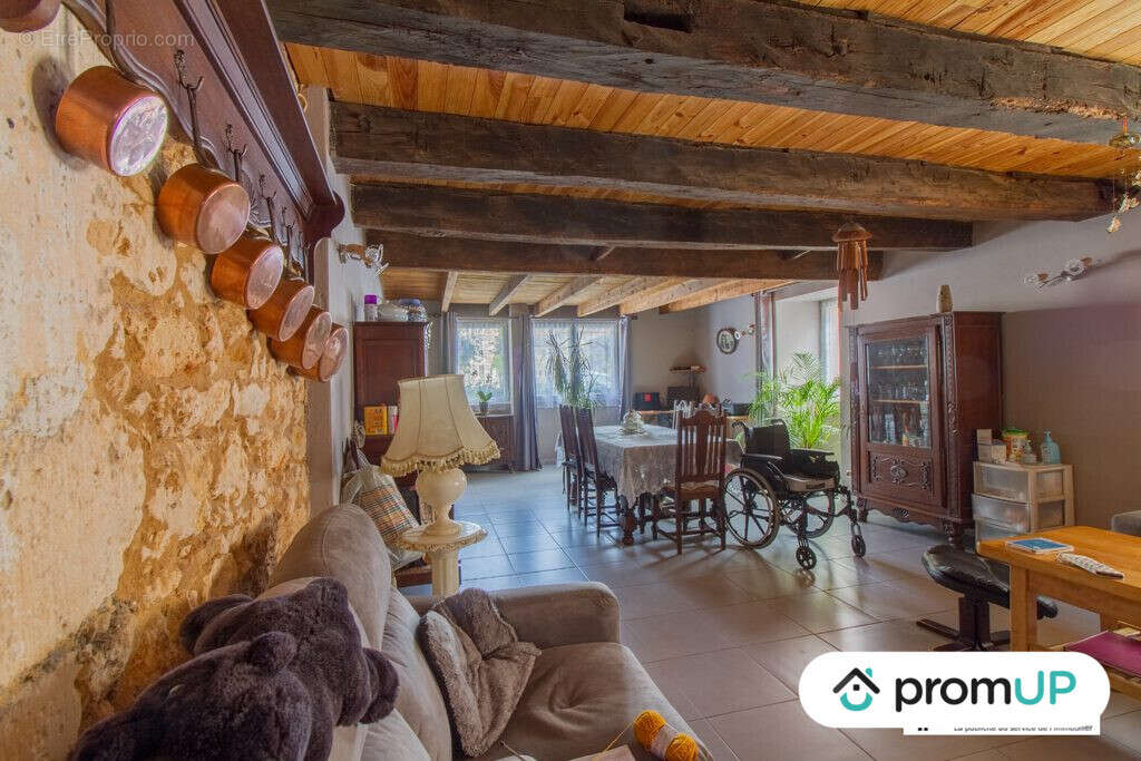 Maison à SAINT-GEORGES-DE-MONTCLARD