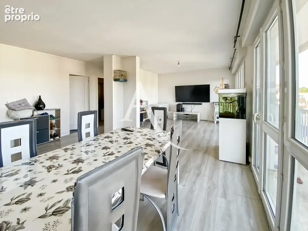 Appartement Bois D Arcy 4/5 pièce(s) 79 m2 - photo 3