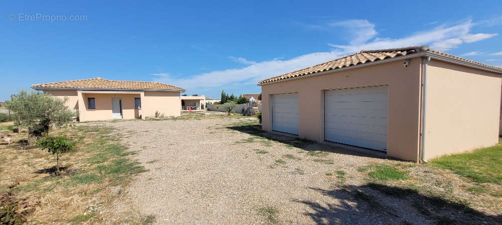 Maison à PARAZA